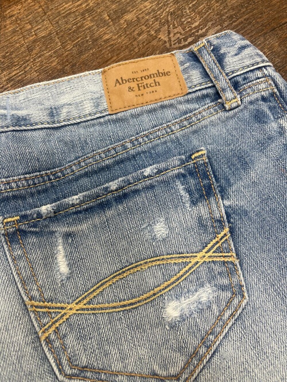 Abercrombie & Fitch Distressed Rhinestone Denim Shorts Size 4 W27 - Picture 4 of 7